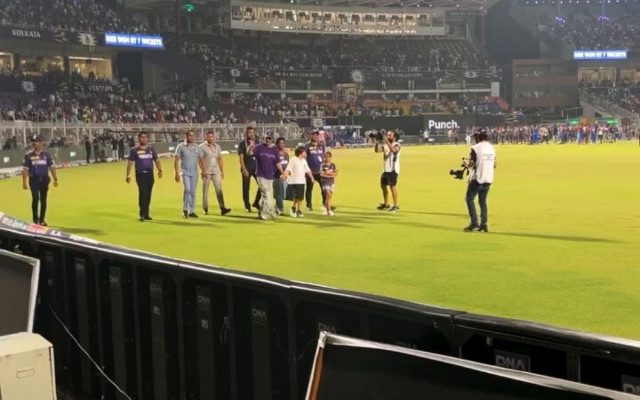 [WATCH]- Fan Stopped by Police While Trying To Meet Shah Rukh Khan Following KKR vs RCB Match