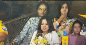 Sakshi with Ziva Dhoni