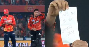 Shreyas Iyer Curiously Snatches Abhishek Sharma's Century Celebration Note Against PBKS