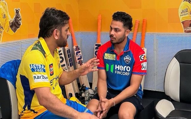 Watch: MS Dhoni Shares Insights with Ashutosh Sharma Post-Match