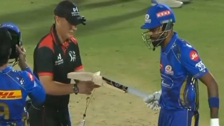 Umpire Checks Hardik Pandya’s Bat During MI vs DC IPL 2025 Match Umpire Checks Hardik Pandya’s Bat During MI vs DC IPL 2025 Match