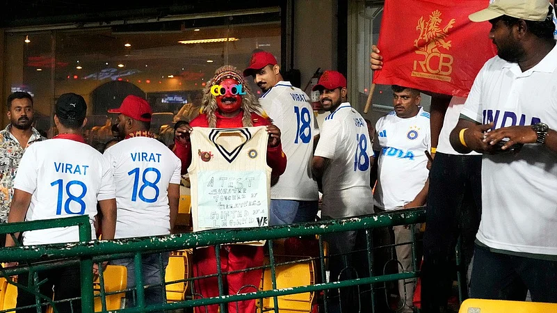 Fans Unite To Celebrate Kohli’s Test Legacy Amid IPL Clash