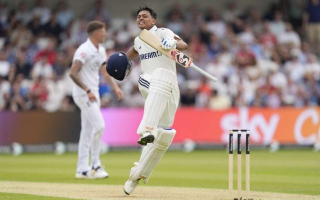 [WATCH]- Indian Teammate Applauds Jaiswal’s Stunning Century On Day 1 Of 1st Test vs England