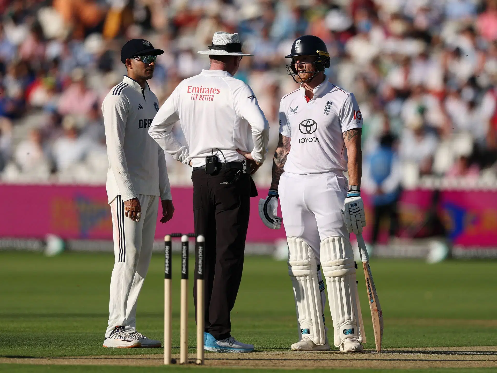 [WATCH]- Ladybirds Interrupt Play At Lord’s Near Stumps On Day 1 Of ENG vs IND 3rd Test