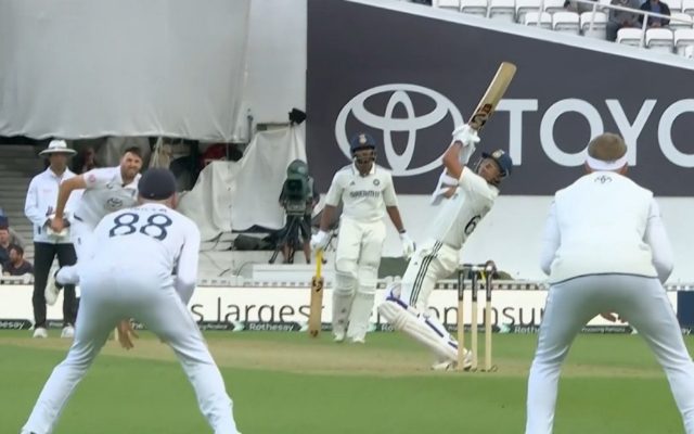 [WATCH]- Jaiswal Smashes Upper Cut For Six To Bring Up Blistering Fifty On Day 2