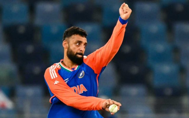 Varun Chakravarthy ’s Quirky Trophy Celebration Goes Viral After IND vs PAK Asia Cup 2025 Final