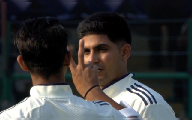 [WATCH]- Yashasvi Jaiswal Conducts Concussion Test On Shubman Gill