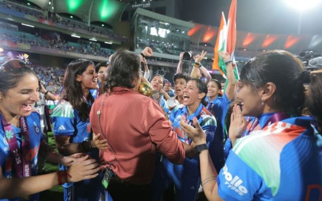 [WATCH]- Emotional Jhulan Goswami Joins Indian Team To Lift World Cup 2025 Trophy