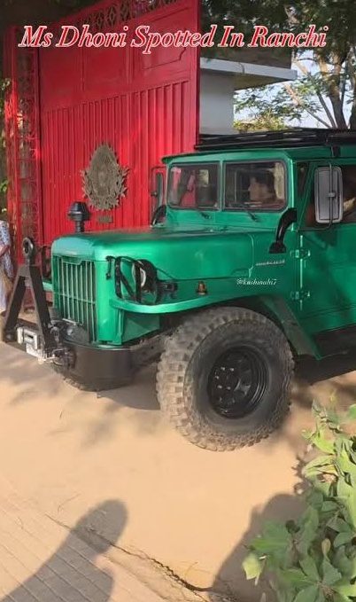 “Spotted The Legend Himself In Ranchi” – MS Dhoni’s Calm Drive Wins The Internet