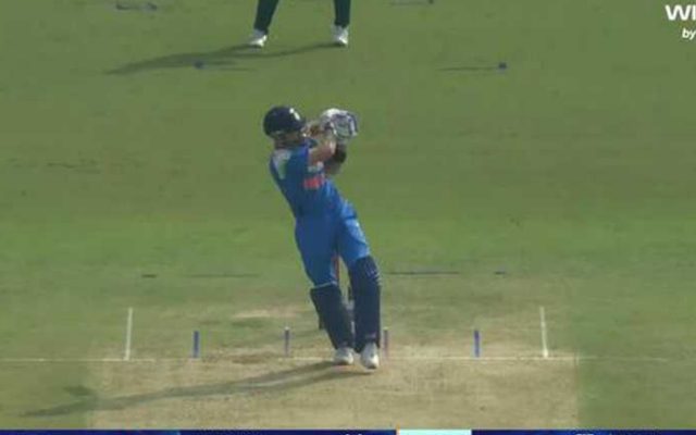 [WATCH]- Virat Kohli Begins 2nd ODI vs South Africa With Six Off Lungi Ngidi