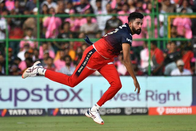 [WATCH]- AP Dhillon Introduces Mohammed Siraj At Pune Concert, Fans Break Into ‘RCB’ Chants