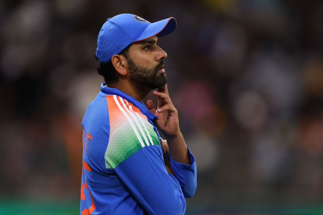 [WATCH]- Rohit Sharma Interacts With Paparazzi During Mumbai Outing With Wife