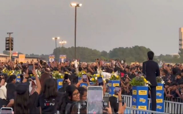[WATCH] Parul University In Excitement As MS Dhoni Arrives