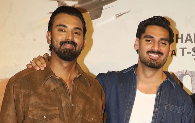[WATCH]- KL Rahul And Teammate Pose With Ahan Shetty At Border 2 Screening