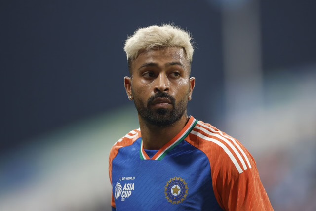 [WATCH]- Hardik Pandya And Mahieka Sharma Seen With Rohit Sharma At Jamnagar Airport