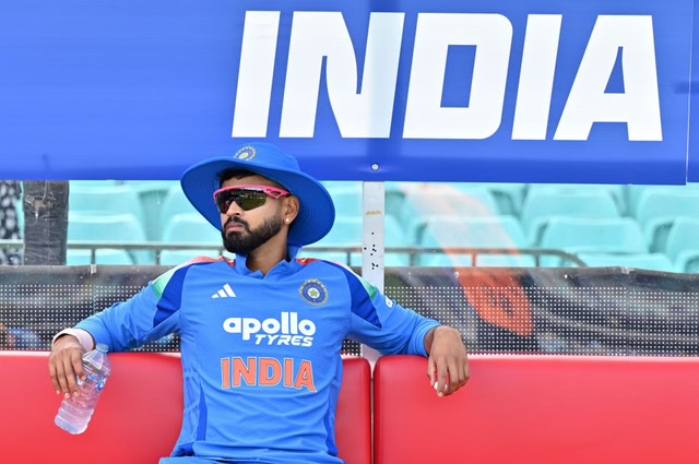 [WATCH]- Shreyas Iyer Seen At Jaipur Airport Ahead Of Vijay Hazare Trophy Return