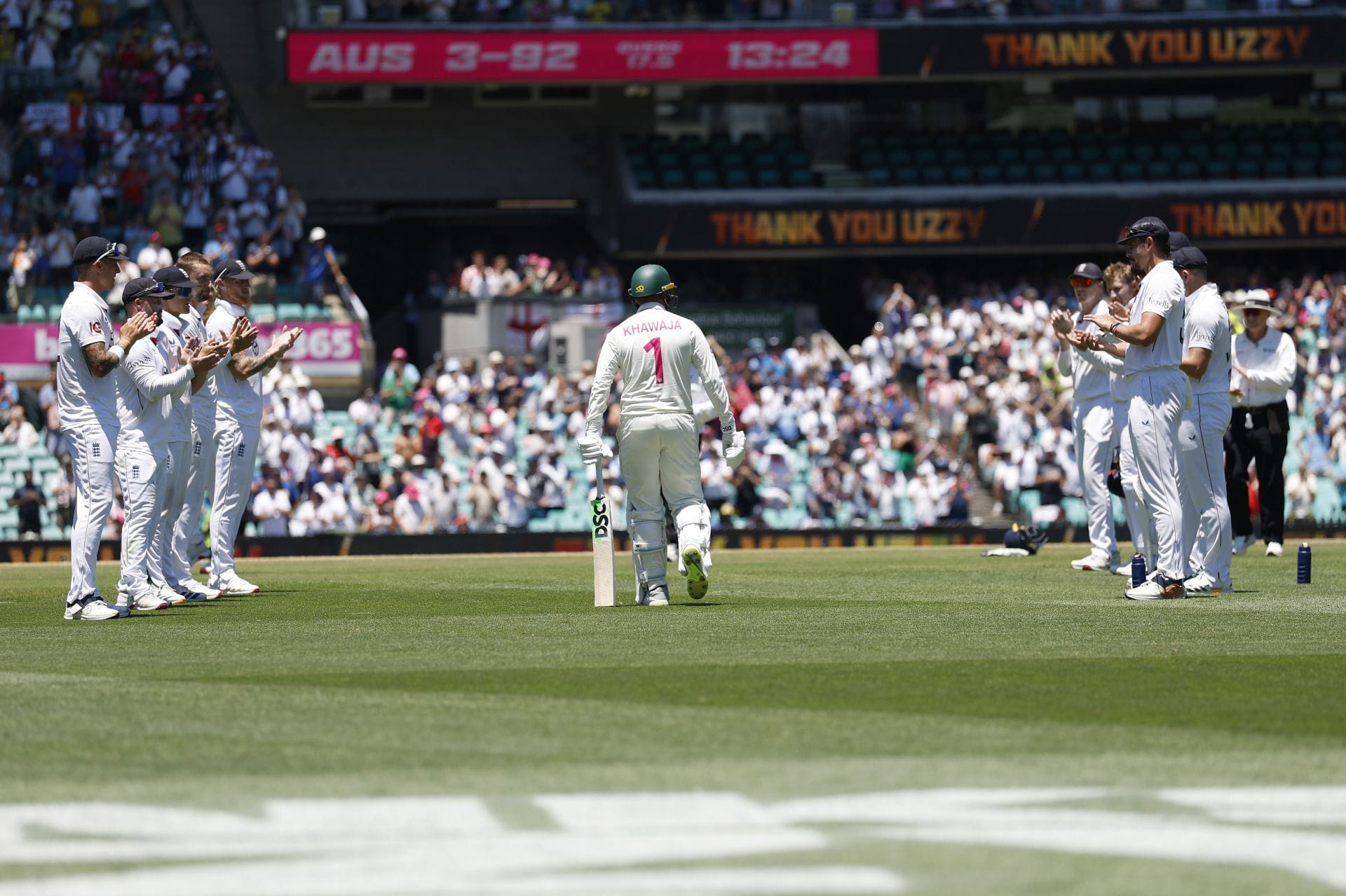 [WATCH]- England Give Guard Of Honour To Usman Khawaja Before Emotional Final Ashes Innings