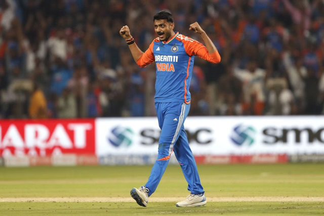[WATCH]- Axar Patel Breaks 79-Run Stand By Dismissing Glenn Phillips In 1st T20I vs New Zealand