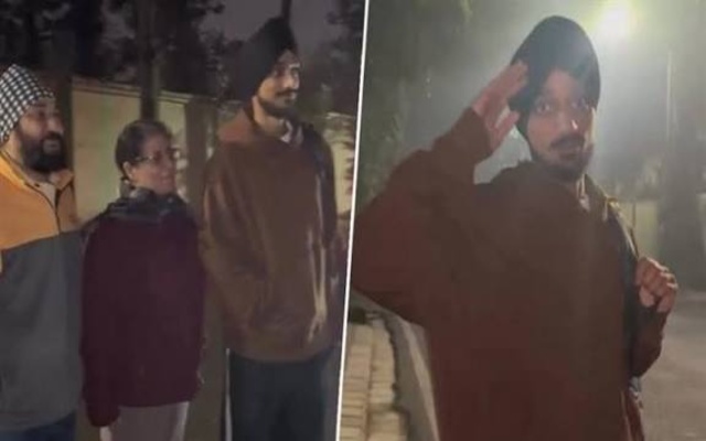 [WATCH]- Arshdeep Singh Touches Elderly Fan’s Feet, Shares Warm Moment With Her Family