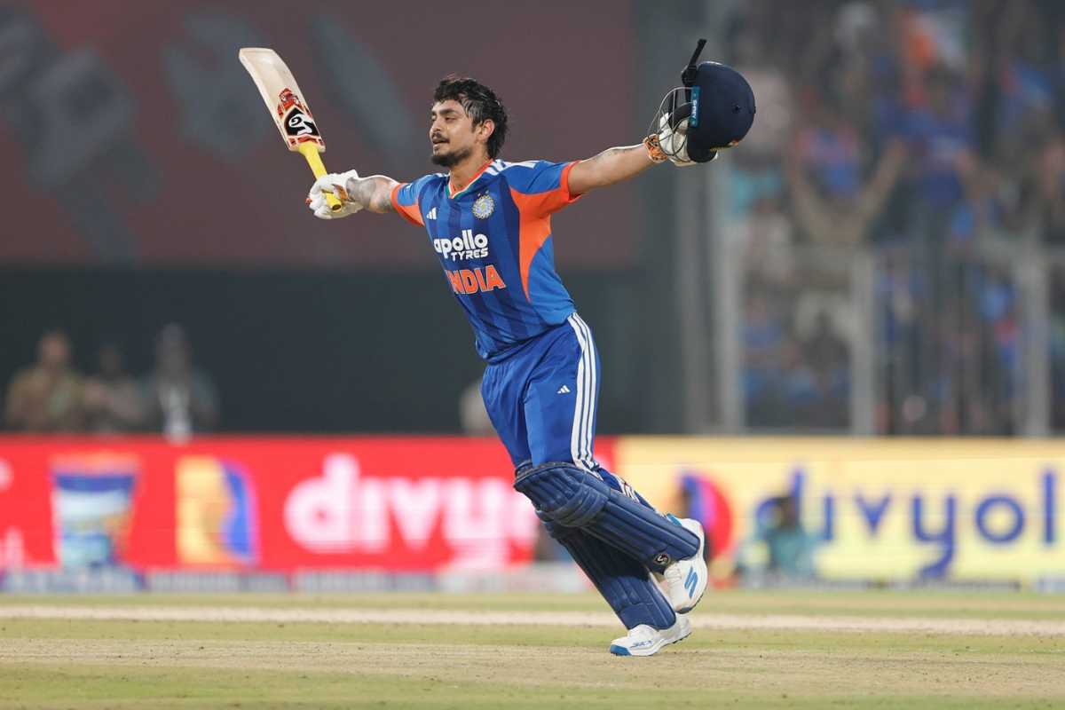 [WATCH] Ishan Kishan Spotted Warmly Greeting Fans At Team Hotel In Delhi