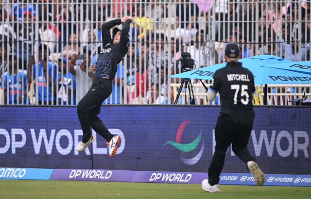 [WATCH] Chapman And Mitchell Pull Off Sensational Relay Catch In NZ vs UAE Clash
