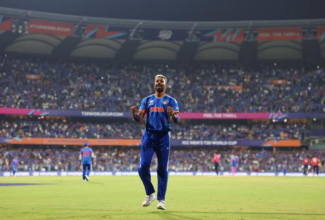 [WATCH]- “Mahi bhai!”– Hardik Shouts On The Field After Spotting Dhoni