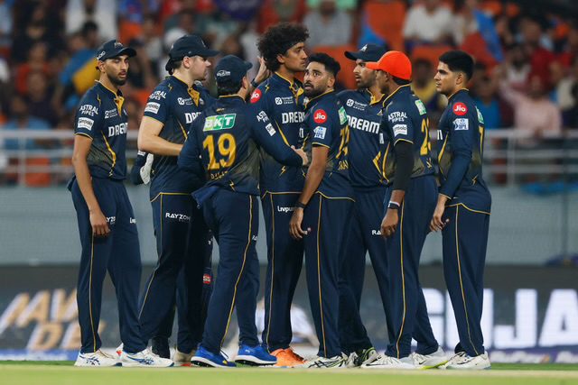 [WATCH] – Fans welcome Team India star in Ahmedabad ahead of IPL 2026 stint with GT