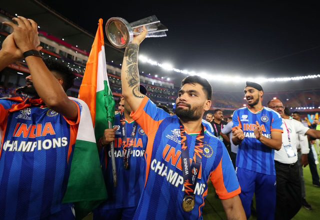 [WATCH] Rinku Singh Arrives At Airport With Priya Saroj After India’s ICC Men’s T20 World Cup 2026 Victory