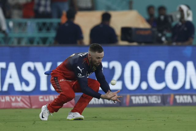 [WATCH] Phil Salt Pulls Off A Stunning One-Handed Catch To Halt Ishan Kishan’s Onslaught