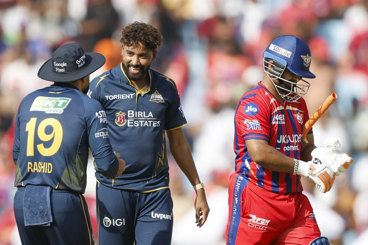 [WATCH]- Rahul Tewatia Grabs a Stunning Catch To Dismiss Rishabh Pant In LSG vs GT Clash
