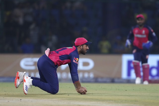 [WATCH] Dhruv Jurel Recreates MS Dhoni-Like Moment to Remove Cameron Green