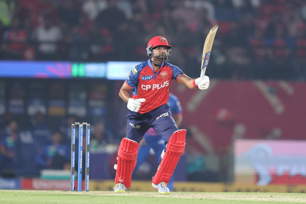 [WATCH] Shreyas Iyer smashes one-handed six off Lungi Ngidi in PBKS vs DC clash