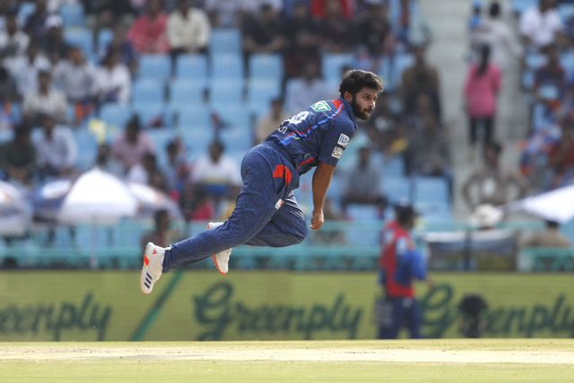 [WATCH]- Shreyas Iyer Left Stunned After Shardul Thakur Castles Him For 4 In PBKS vs MI IPL 2026 Match