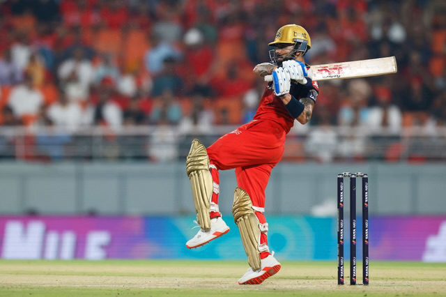 [WATCH]-Anushka Sharma Cheers as Virat Kohli Smashes Trademark Flick Six Off Kagiso Rabada in IPL 2026 Final