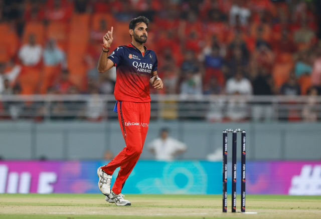 [WATCH]- Bhuvneshwar Kumar Strikes Twice In Two Balls To Stun MI Against RCB