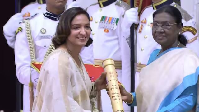 [WATCH]- Harmanpreet Kaur Honoured With Padma Shri By President Of India