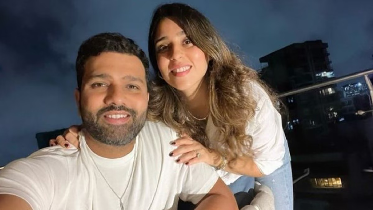 [WATCH] Rohit Sharma Spotted With Ritika Sajdeh At Gateway Of India After Alibaug Getaway